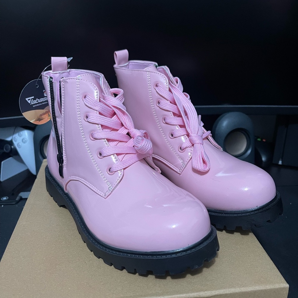 Girls boots